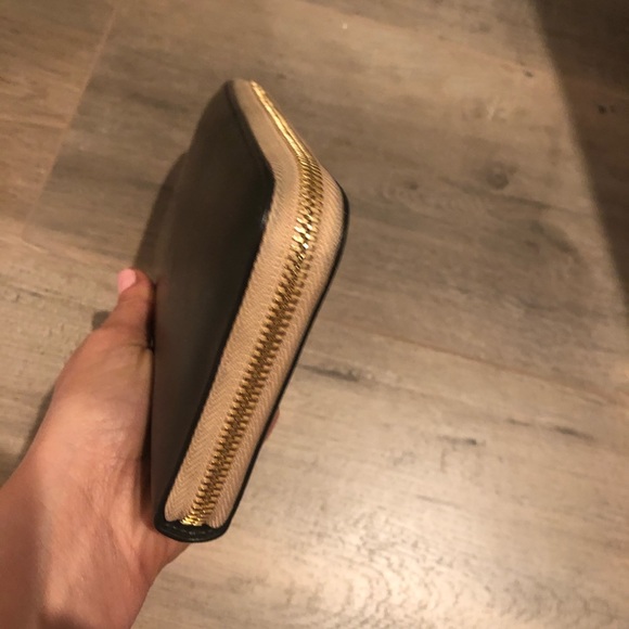 Chloe Women’s long wallet in black and tan - Picture 3 of 6